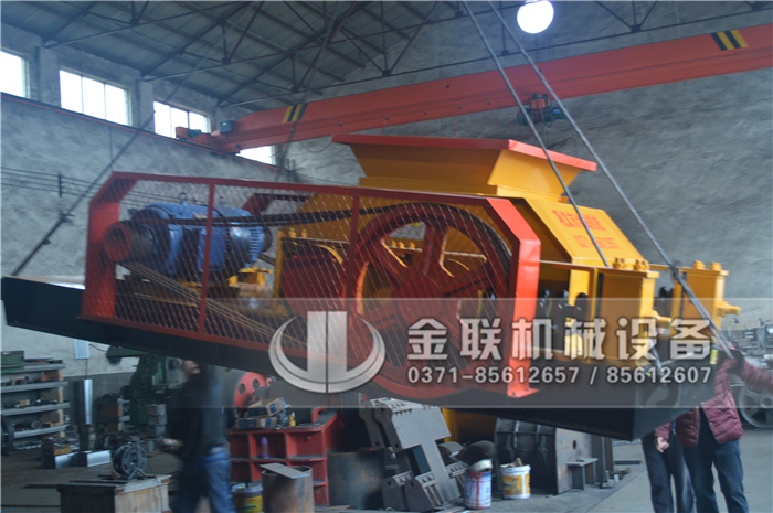 大型雙齒輥式破碎機價格是多少，生產(chǎn)能力怎么樣？