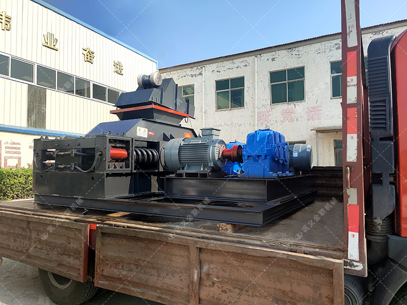 單臺2PG800x600中型對輥破碎機發貨 破碎石英砂 單臺2PG800x600中型對輥破碎機發貨 破碎石英砂