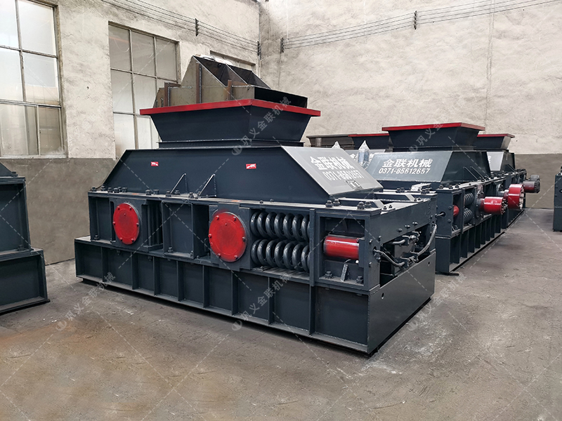 2PGY1007中大型全自動液壓對輥制砂機發(fā)往河北 2PGY1007中大型全自動液壓對輥制砂機發(fā)往河北