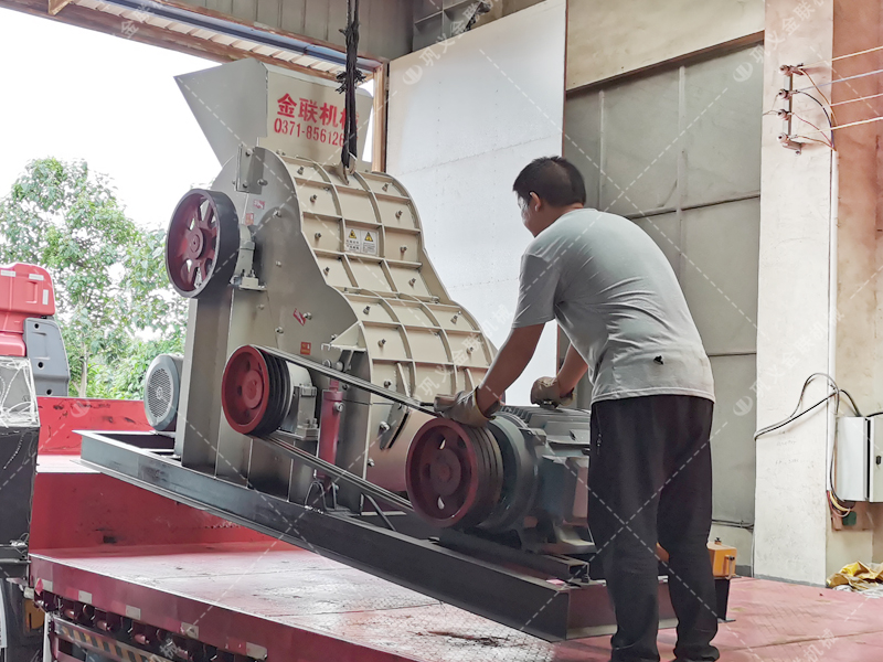 SCF88雙級(jí)破碎機(jī)發(fā)往云南 破碎頁(yè)巖 SCF88雙級(jí)破碎機(jī)發(fā)往云南 破碎頁(yè)巖