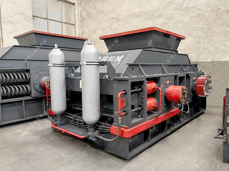 1200x800型液壓對輥制砂機發往烏魯木齊 鵝卵石制砂 1200x800型液壓對輥制砂機發往烏魯木齊 鵝卵石制砂