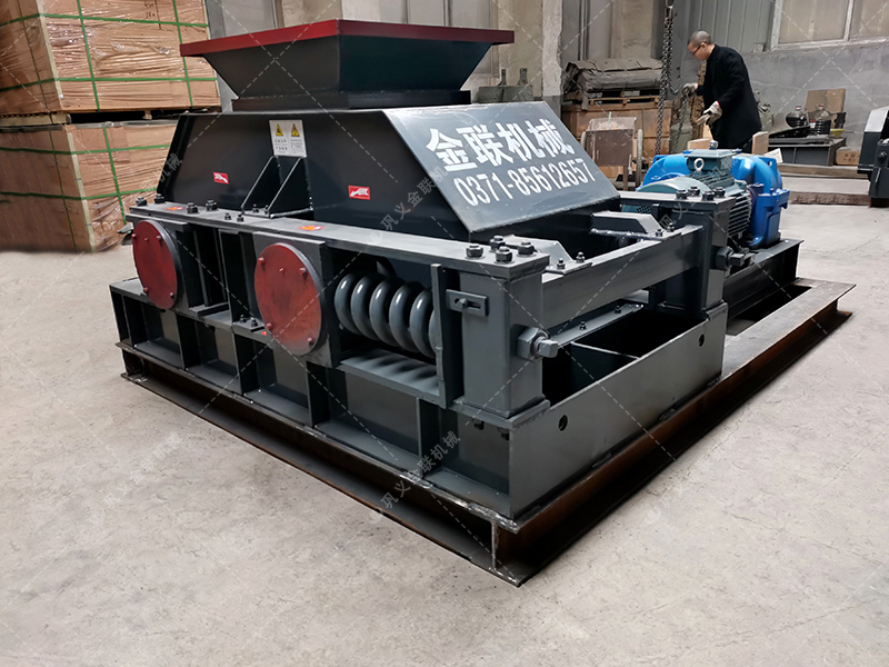 中型半自動(dòng)液壓對(duì)輥破碎機(jī)設(shè)備發(fā)貨 發(fā)往河南 中型半自動(dòng)液壓對(duì)輥破碎機(jī)設(shè)備發(fā)貨 發(fā)往河南