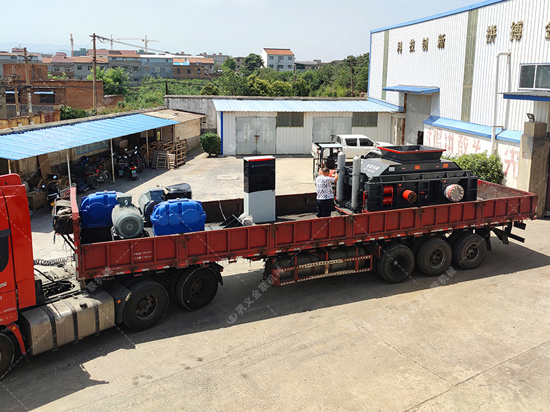 2PG1500x800大型直連式液壓對輥破碎制砂機發貨圖片