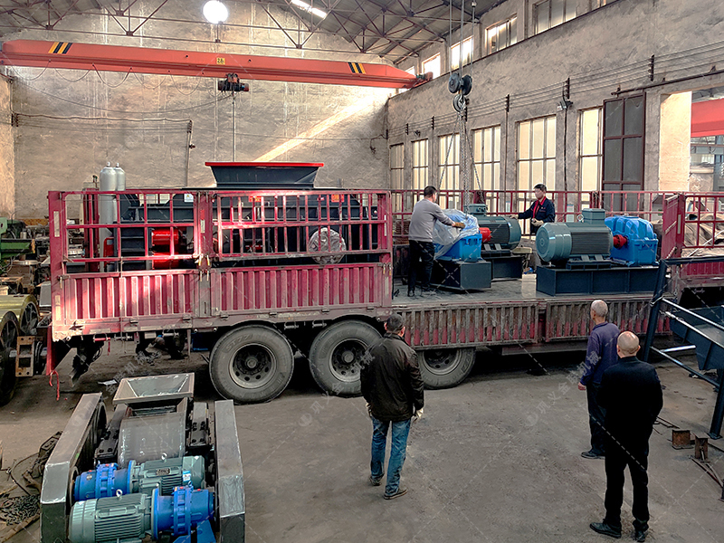 2PG1500x1000大型液壓對輥破碎機第二臺發(fā)往云南昆明 2PG1500x1000大型液壓對輥破碎機第二臺發(fā)往云南昆明