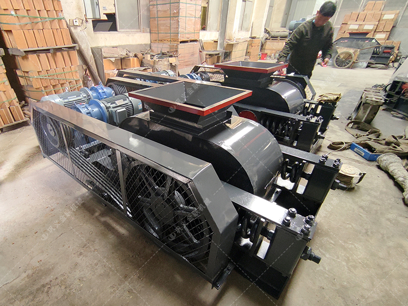 2PG400x400小型對(duì)輥破碎機(jī)發(fā)貨圖片_發(fā)往廣西雨林_破碎沙子 2PG400x400小型對(duì)輥破碎機(jī)發(fā)貨圖片_發(fā)往廣西雨林_破碎沙子