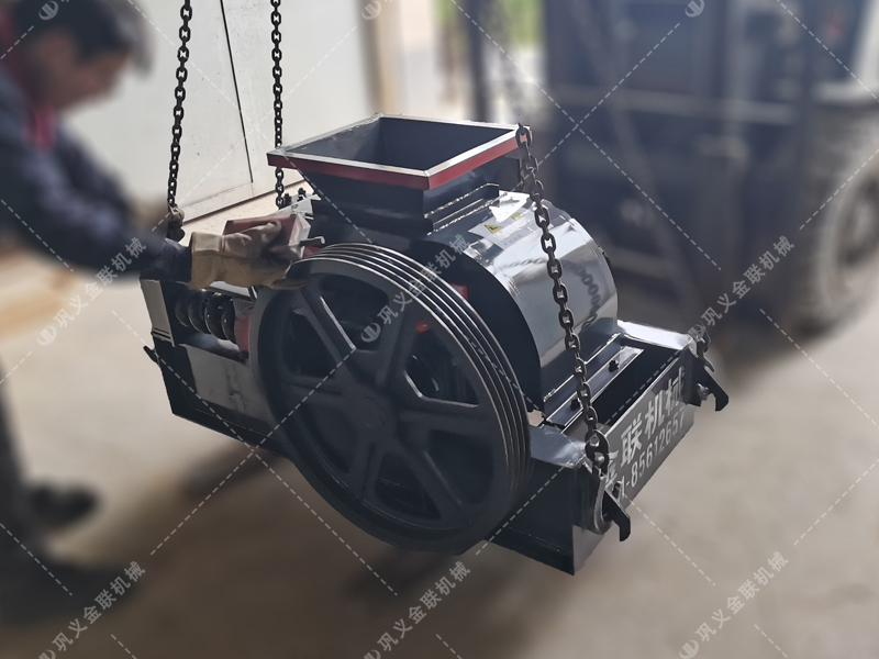 2pg400X250小型對輥破碎機發(fā)貨圖片_發(fā)往湖南長沙_破碎石英沙 2pg400X250小型對輥破碎機發(fā)貨圖片_發(fā)往湖南長沙_破碎石英沙