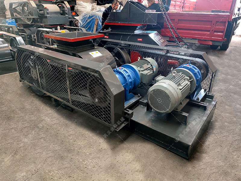 兩臺小型對輥破碎機(jī)發(fā)貨圖片_發(fā)往廣東廣西_破碎石英砂 兩臺小型對輥破碎機(jī)發(fā)貨圖片_發(fā)往廣東廣西_破碎石英砂