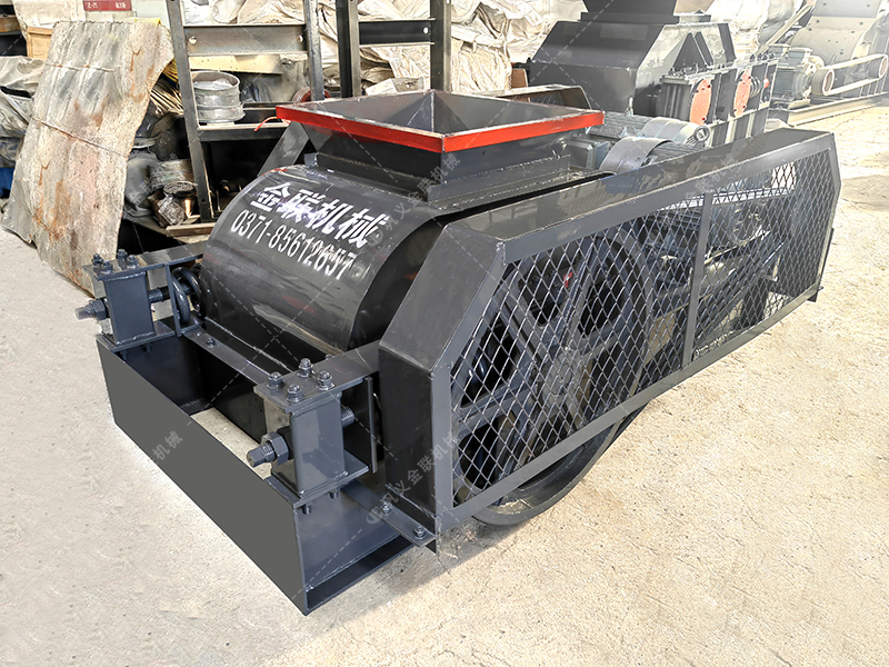 兩臺小型對輥破碎機(jī)發(fā)貨圖片_發(fā)往廣東廣西_破碎石英砂 兩臺小型對輥破碎機(jī)發(fā)貨圖片_發(fā)往廣東廣西_破碎石英砂