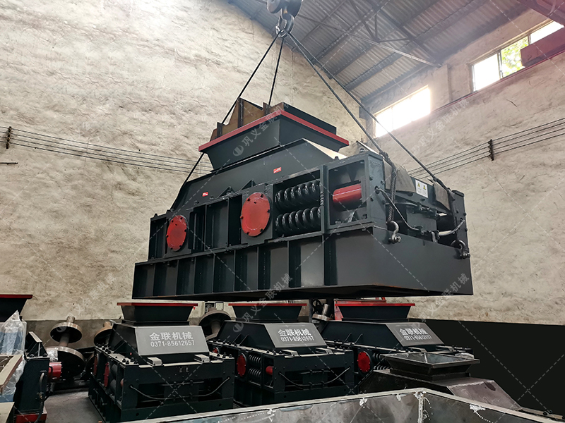 2PG1000X700連軸式對輥破碎機發(fā)貨圖片_發(fā)往廣東湛江_玄武巖制砂