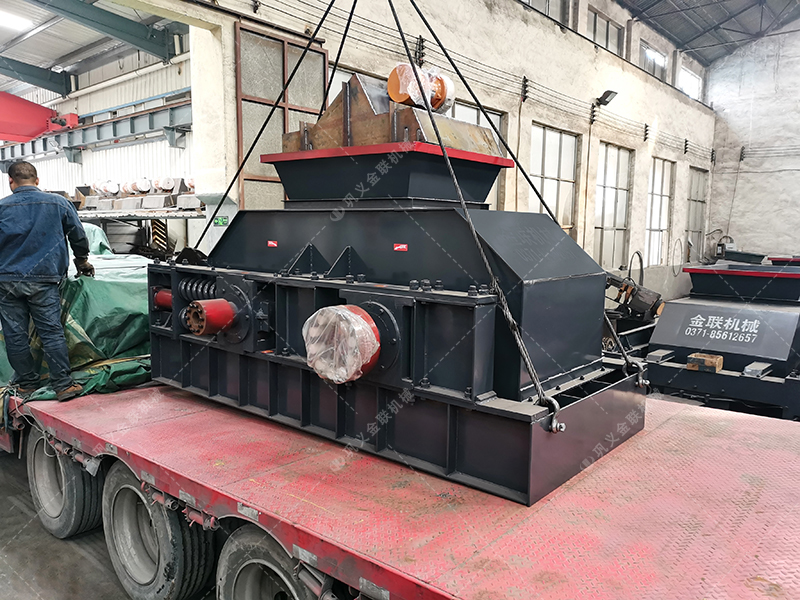 2PG1000X700連軸式對輥破碎機發(fā)貨圖片_發(fā)往廣東湛江_玄武巖制砂