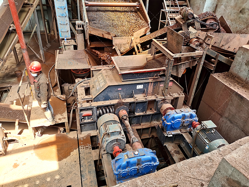 對輥制砂機從破碎到成品砂的生產過程是什么樣的？