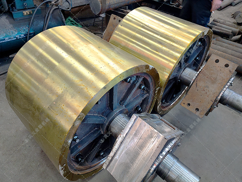 砂廠更換設(shè)備用對輥破碎機多少錢一臺？