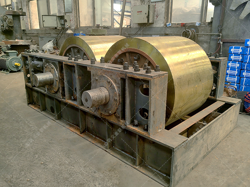 重型液壓對輥制砂機穩(wěn)定輸出,為大型工程保駕護航 重型液壓對輥制砂機穩(wěn)定輸出,為大型工程保駕護航