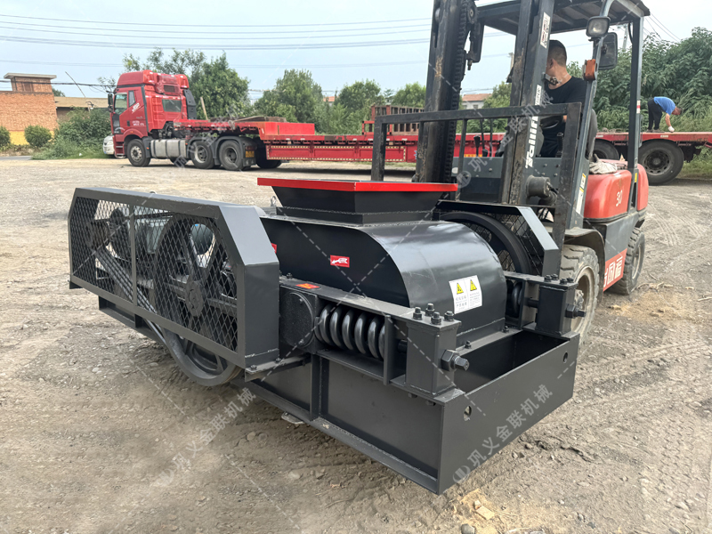 看雙齒輥破碎機(jī)如何將原料 “變廢為寶”，鑄就高利潤顆粒塊